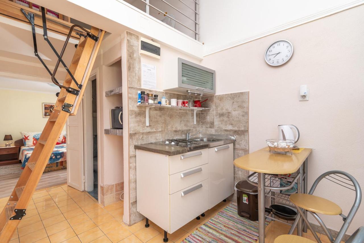 Apartmani Kate โตรกีร์ ภายนอก รูปภาพ