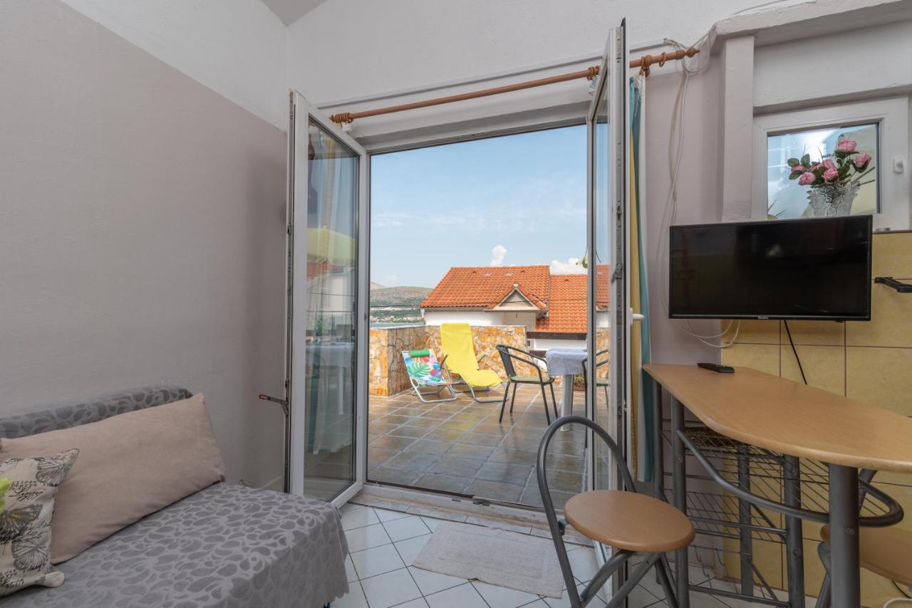 Apartmani Kate โตรกีร์ ภายนอก รูปภาพ