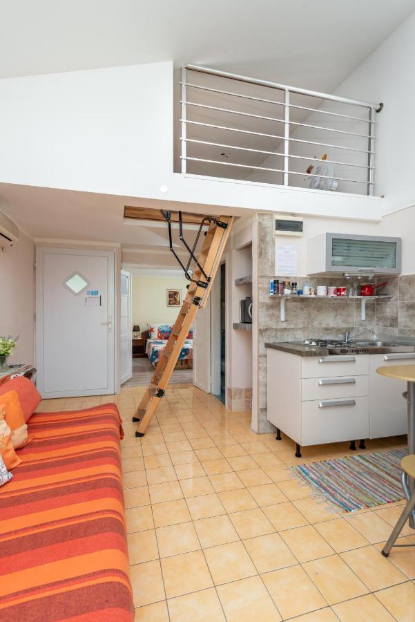 Apartmani Kate โตรกีร์ ภายนอก รูปภาพ