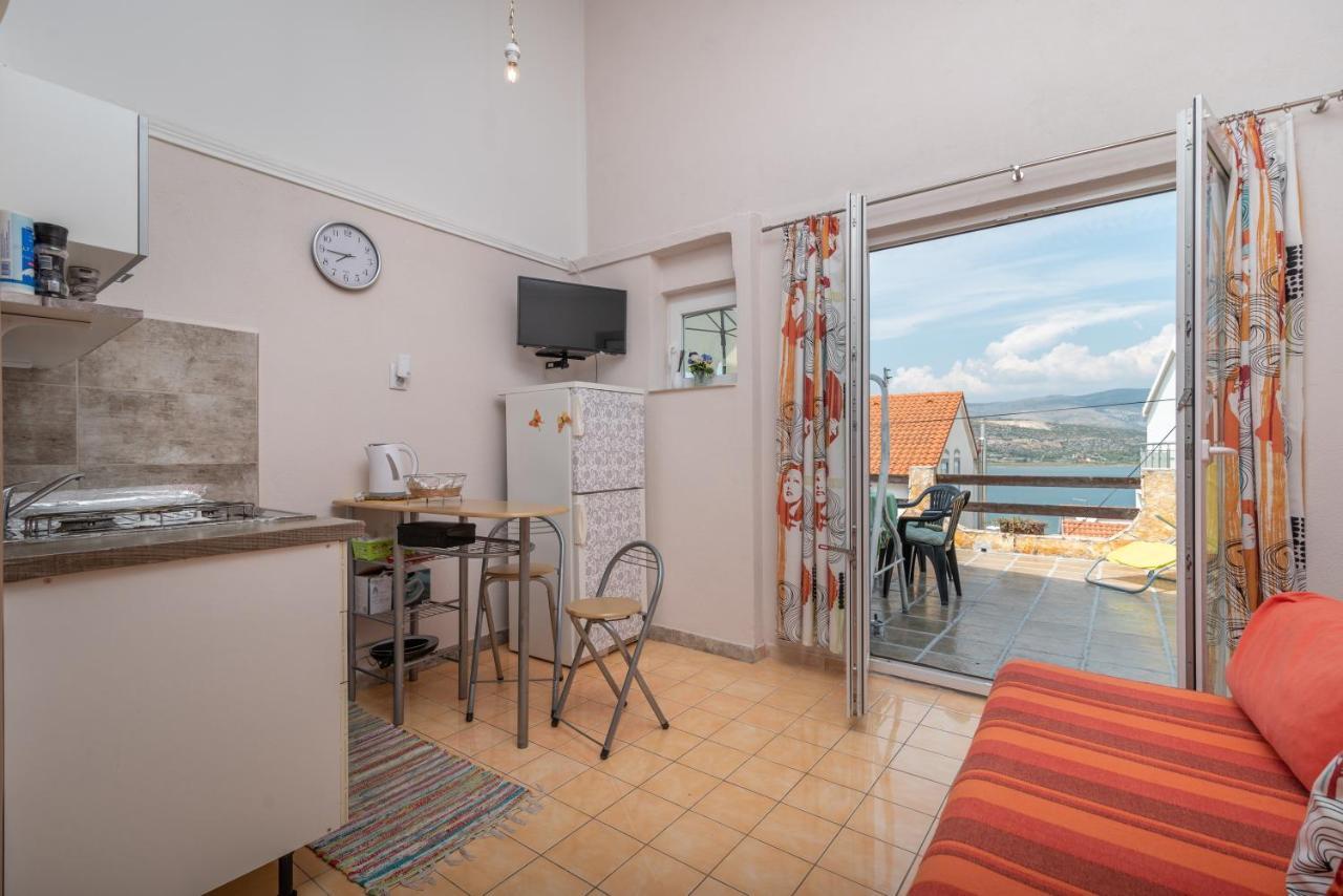 Apartmani Kate โตรกีร์ ภายนอก รูปภาพ