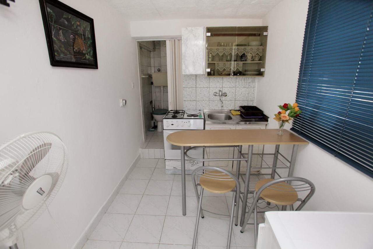 Apartmani Kate โตรกีร์ ภายนอก รูปภาพ